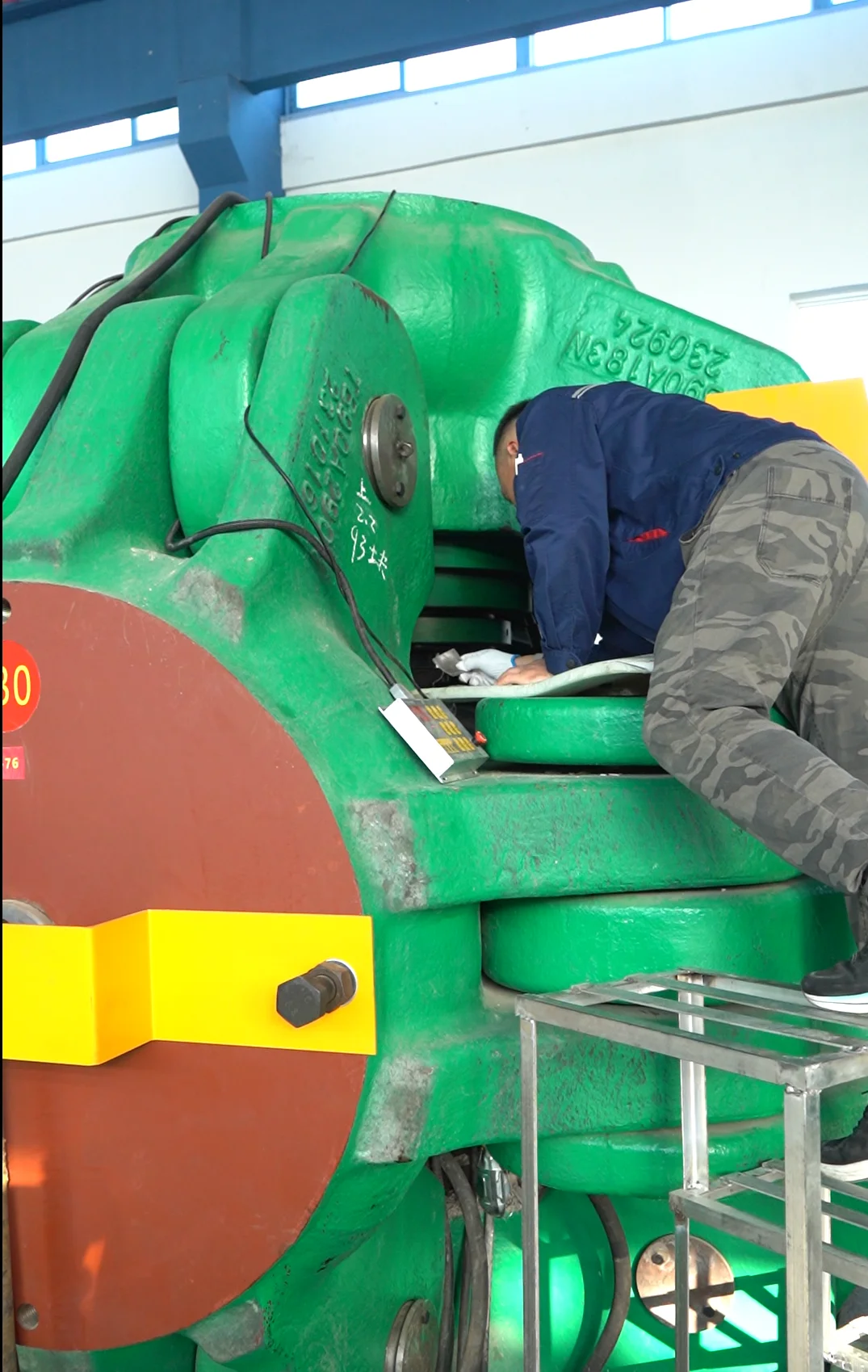 HPHT diamond synthesis equipment maintenance — memorial diamond manufacturing facility