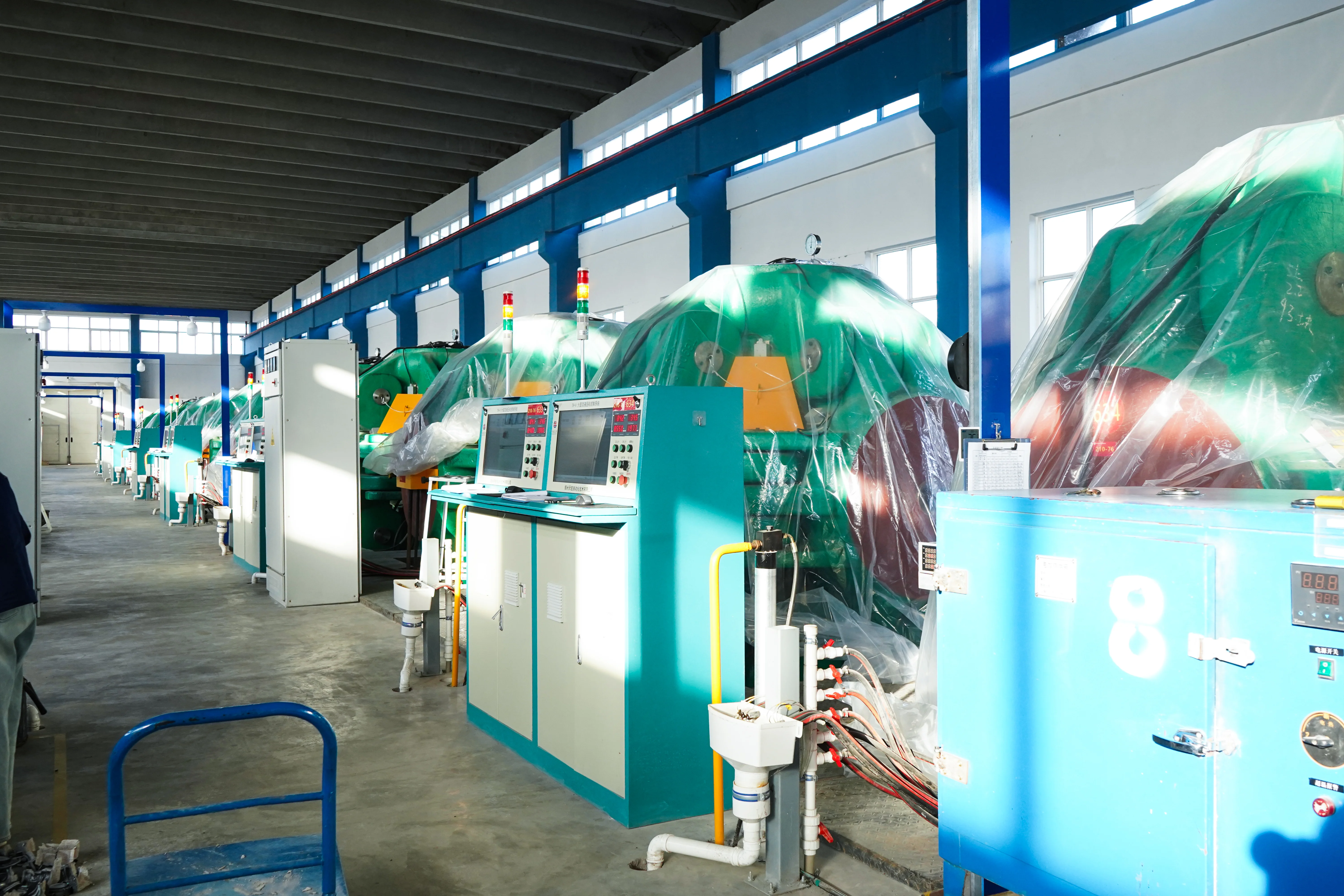 HPHT equipment control panel — precision engineering for diamond synthesis and structural integrity monitoring