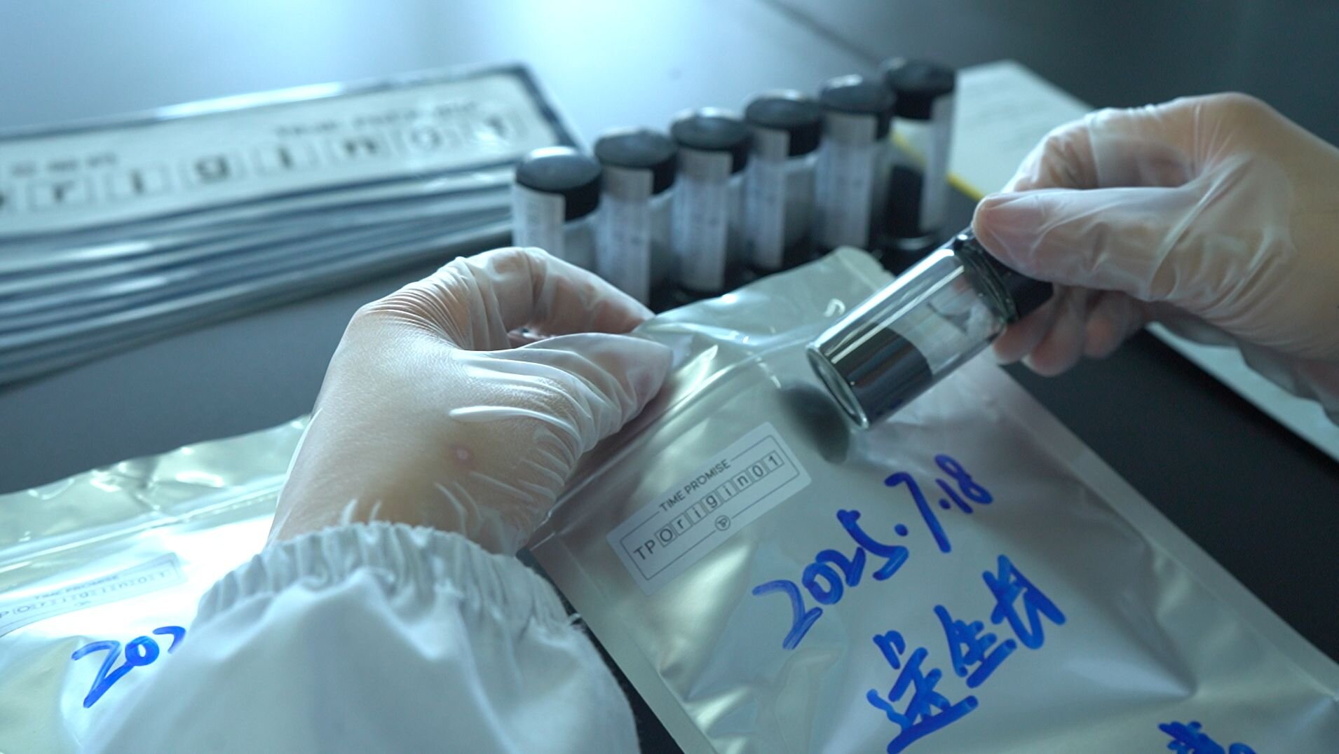 Sample handling with tracking labels — chain of custody documentation in memorial diamond production